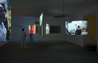 Foto3 de soluciones de Audiovisuales Nunsys en la Exposición de Harun Farocki 